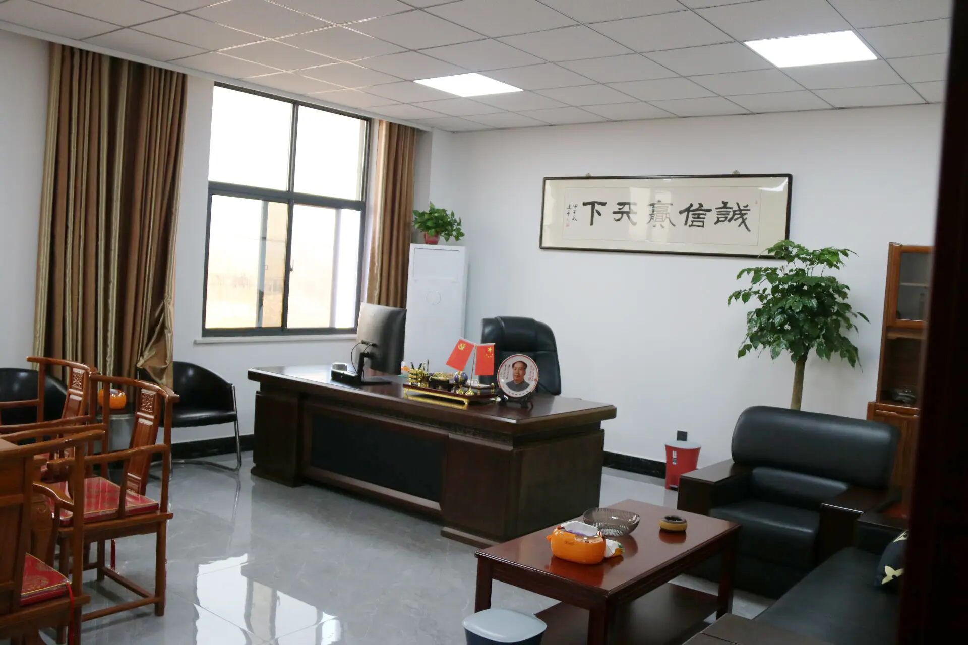 兆丰玻璃化工办公环境
